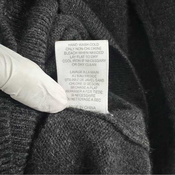 Equipment 100% Cashmere Gray Deep Crew Neck Sweater Relaxed Fit. Size S - Picture 10 of 16